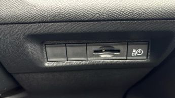 Peugeot 308 54kWh GT Hatchback 5dr Electric Auto (156 ps)