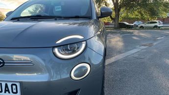 Fiat 500E 42kWh La Prima Hatchback 3dr Electric Auto (118 ps)