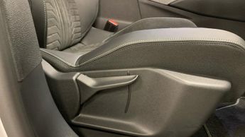 Peugeot 5008 73kWh GT SUV 5dr Electric Auto (210 ps)