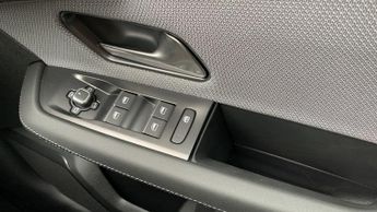 Vauxhall Grandland 1.2 MHEV Ultimate SUV 5dr Petrol Hybrid e-DCT Euro 6 (s/s) (136 