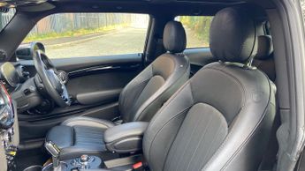 Mini Electric Hatch Cooper SE 32.6kWh Level 3 Hatchback 3dr Electric Auto (184 ps)
