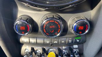 Mini Electric Hatch Cooper SE 32.6kWh Level 3 Hatchback 3dr Electric Auto (184 ps)