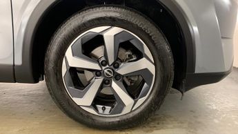 Nissan Qashqai 1.3 DIG-T MHEV N-Connecta SUV 5dr Petrol Hybrid XTRON Euro 6 (s/