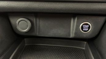 Nissan Qashqai 1.3 DIG-T MHEV N-Connecta SUV 5dr Petrol Hybrid XTRON Euro 6 (s/