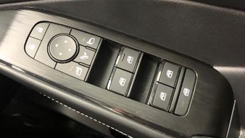 Nissan Qashqai 1.3 DIG-T MHEV N-Connecta SUV 5dr Petrol Hybrid XTRON Euro 6 (s/