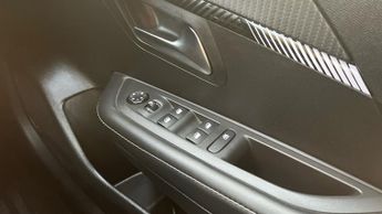 Peugeot 208 50kWh E-Style Hatchback 5dr Electric Auto (7.4kW Charger) (136 p