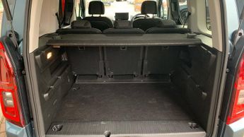 Vauxhall Combo Life Electric 50kWh Ultimate MPV 5dr Electric Auto (7.4kW Charger) (136 ps)