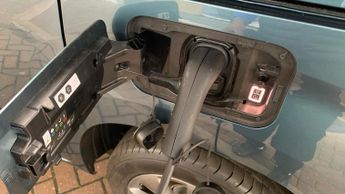 Vauxhall Combo Life Electric 50kWh Ultimate MPV 5dr Electric Auto (7.4kW Charger) (136 ps)