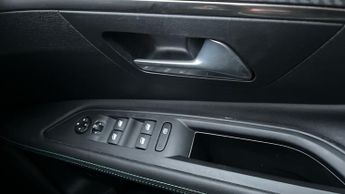 Peugeot 3008 SUV 1.6 13.2kWh Allure SUV 5dr Petrol Plug-in Hybrid e-EAT Euro 6 (s