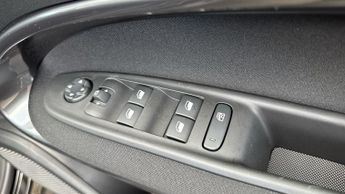 Fiat 600 1.2 MHEV SUV 5dr Petrol Hybrid e-DCT Euro 6 (s/s) (100 ps)