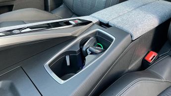 Peugeot 3008 73kWh GT SUV 5dr Electric Auto (210 ps)