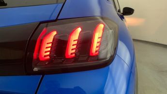 Peugeot 208 50kWh Allure Hatchback 5dr Electric Auto (136 ps)