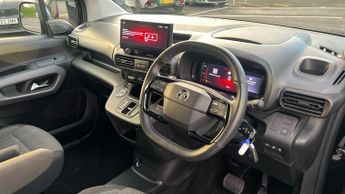 Vauxhall Combo Life Electric 52kWh Ultimate MPV 5dr Electric Auto (7.4kW Charger) (136 ps)