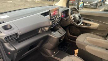 Vauxhall Combo Life Electric 52kWh Ultimate MPV 5dr Electric Auto (7.4kW Charger) (136 ps)