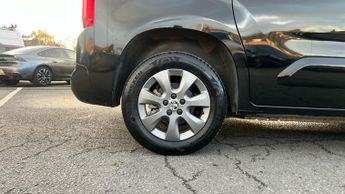 Vauxhall Combo Life Electric 52kWh Ultimate MPV 5dr Electric Auto (7.4kW Charger) (136 ps)