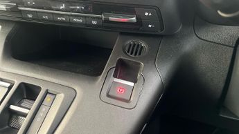 Vauxhall Combo Life Electric 52kWh Ultimate MPV 5dr Electric Auto (7.4kW Charger) (136 ps)