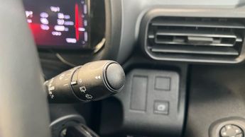 Vauxhall Combo Life Electric 52kWh Ultimate MPV 5dr Electric Auto (7.4kW Charger) (136 ps)