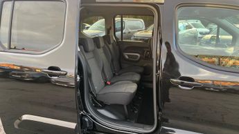 Vauxhall Combo Life Electric 52kWh Ultimate MPV 5dr Electric Auto (7.4kW Charger) (136 ps)