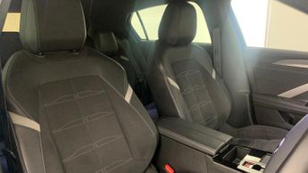 Vauxhall Astra Electric 54kWh Ultimate Hatchback 5dr Electric Auto (156 ps)