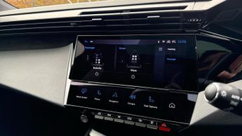 Peugeot 308 54kWh GT Hatchback 5dr Electric Auto (156 ps)