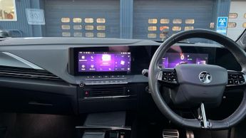 Vauxhall Astra Electric 54kWh Ultimate Hatchback 5dr Electric Auto (156 ps)