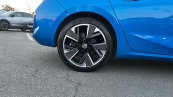 Vauxhall Astra Electric 54kWh Ultimate Hatchback 5dr Electric Auto (156 ps)