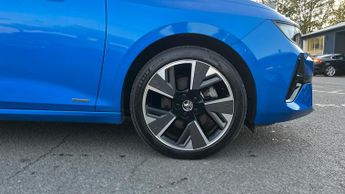 Vauxhall Astra Electric 54kWh Ultimate Hatchback 5dr Electric Auto (156 ps)