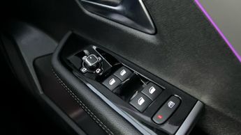 Vauxhall Astra Electric 54kWh Ultimate Hatchback 5dr Electric Auto (156 ps)