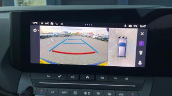 Vauxhall Astra Electric 54kWh Ultimate Hatchback 5dr Electric Auto (156 ps)