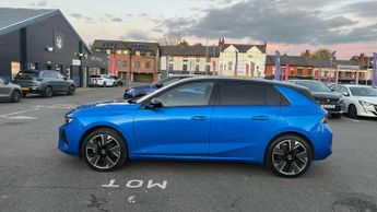 Vauxhall Astra Electric 54kWh Ultimate Hatchback 5dr Electric Auto (156 ps)
