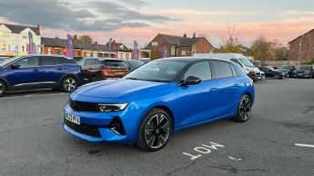 Vauxhall Astra Electric 54kWh Ultimate Hatchback 5dr Electric Auto (156 ps)