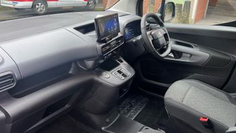 Vauxhall Combo Life Electric 52kWh Ultimate MPV 5dr Electric Auto (7.4kW Charger) (136 ps)