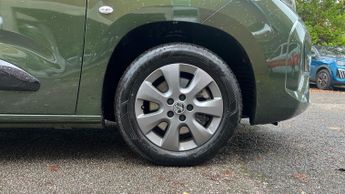 Vauxhall Combo Life Electric 52kWh Ultimate MPV 5dr Electric Auto (7.4kW Charger) (136 ps)