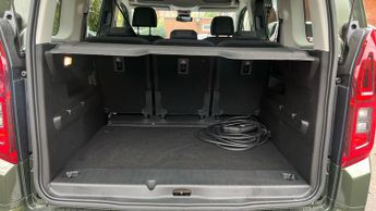 Vauxhall Combo Life Electric 52kWh Ultimate MPV 5dr Electric Auto (7.4kW Charger) (136 ps)