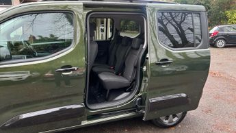 Vauxhall Combo Life Electric 52kWh Ultimate MPV 5dr Electric Auto (7.4kW Charger) (136 ps)