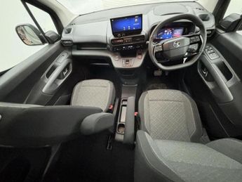 Vauxhall Combo Life Electric 52kWh Ultimate MPV 5dr Electric Auto (7.4kW Charger) (136 ps)