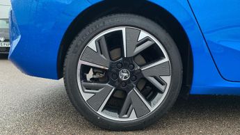 Vauxhall Astra Electric 54kWh Ultimate Hatchback 5dr Electric Auto (156 ps)