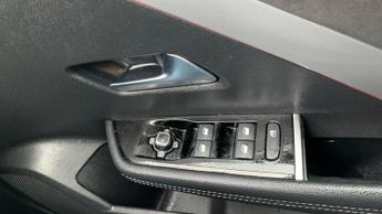 Vauxhall Astra Electric 54kWh Ultimate Hatchback 5dr Electric Auto (156 ps)