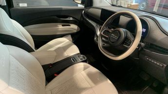 Fiat 500E 42kWh La Prima Hatchback 3dr Electric Auto (118 ps)