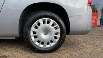 Vauxhall Combo Life Electric 52kWh Design XL MPV 5dr Electric Auto (7.4kW Charger) (136 ps)