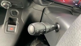 Vauxhall Combo Life Electric 52kWh Design XL MPV 5dr Electric Auto (7.4kW Charger) (136 ps)