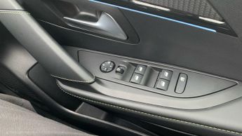 Peugeot 208 50kWh GT Premium Hatchback 5dr Electric Auto (136 ps)