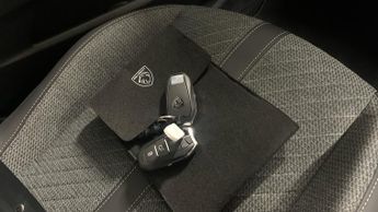 Peugeot 208 1.2 HYBRID Allure Hatchback 5dr Petrol Hybrid e-DSC6 Euro 6 (s/s