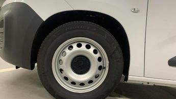 Peugeot Partner 800 50kWh Professional Premium + Standard Panel Van Auto SWB 5dr