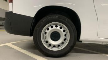 Peugeot Partner 800 50kWh Professional Premium + Standard Panel Van Auto SWB 5dr