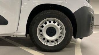 Peugeot Partner 800 50kWh Professional Premium + Standard Panel Van Auto SWB 5dr