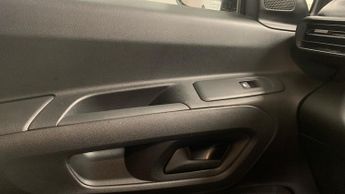 Peugeot Partner 800 50kWh Professional Premium + Standard Panel Van Auto SWB 5dr