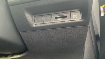 Peugeot 308 54kWh GT Hatchback 5dr Electric Auto (156 ps)