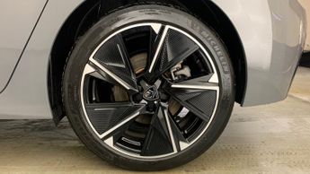 Peugeot 308 54kWh First Edition Hatchback 5dr Electric Auto (156 ps)