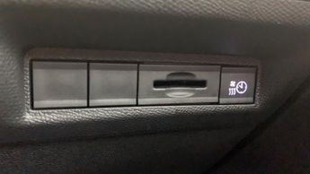 Peugeot 308 54kWh First Edition Hatchback 5dr Electric Auto (156 ps)